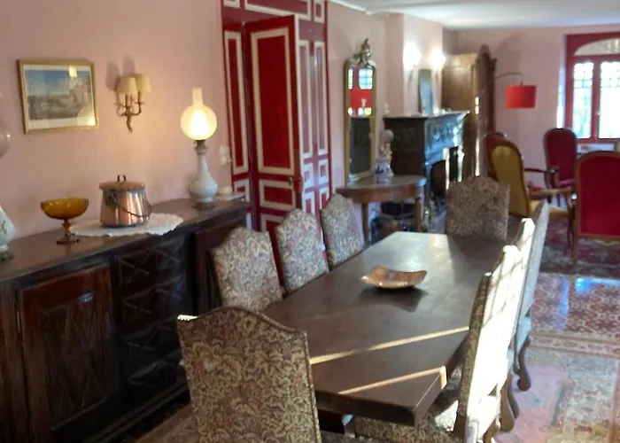 Avec Grand Et Park Arboré