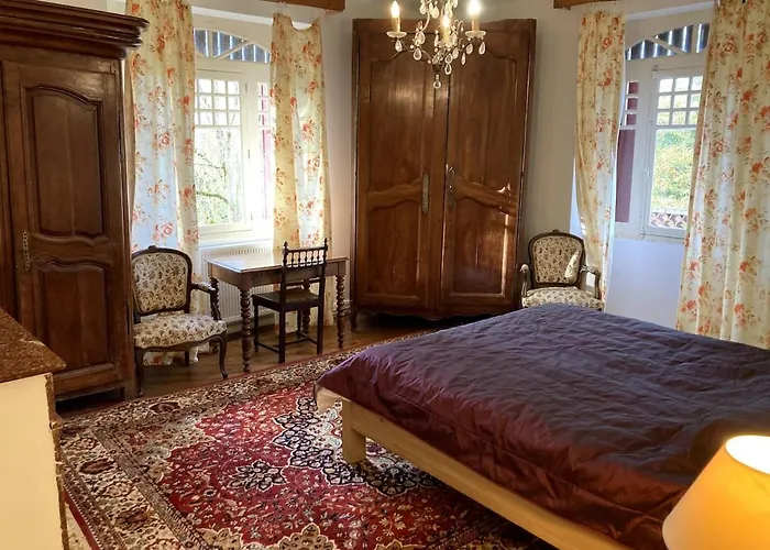 Avec Grand Et Park Arboré