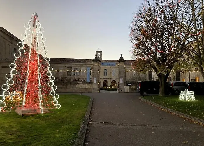 Avec Grand Et Park Arboré